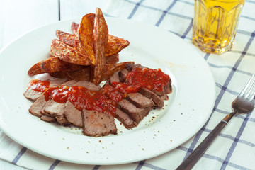Roast fillet beef with potatoes