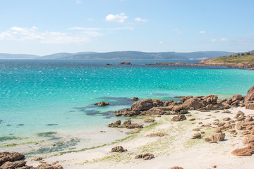 Fototapeta na wymiar Tropischer Strand an der Playa de Pindo Galicien (Galicia) A Coruña Spanien
