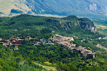 Fototapeta na wymiar Caramanico small village in abruzzo (Italy)