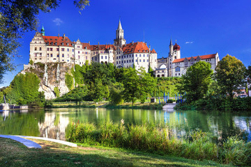 Fototapeta na wymiar Impressive castle and beautiful park in Sigmaringen, Germany