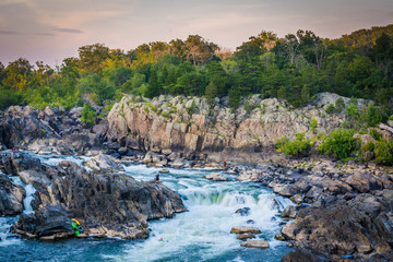 View of rapids in the Potomac River at sunset, at Great Falls Pa - obrazy, fototapety, plakaty