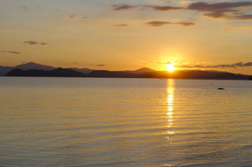 Fototapeta na wymiar Sun setting over the Nicoya Gulf