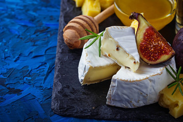 Camembert cheese with  figs, honey and wine