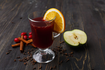 mulled wine with green apple
