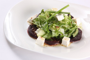 Salad with beetroot and cheese