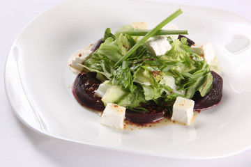 Salad with beetroot and cheese