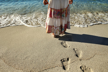 footprints in the sand near the sea © Kostia