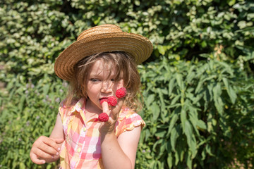 enfant dans le verger