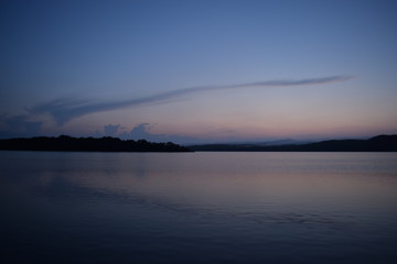 呼人浦の夕暮れ

北海道網走にある網走湖を呼人浦キャンプ場から
撮影しました