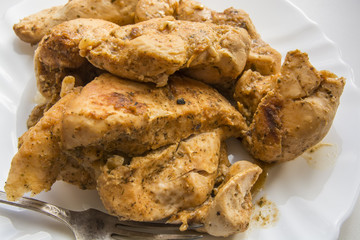 кусочки куриного филе запечёные со специями 