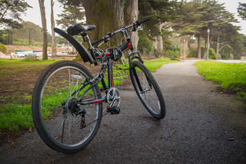 Fototapeta na wymiar Mountain bike in the park
