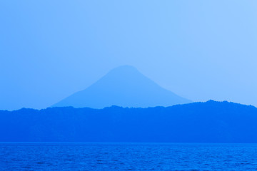 Fototapeta premium 池田湖と開聞岳 