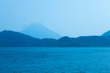 池田湖と開聞岳 