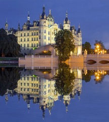 Schloss Schwerin Nacht Spiegelung