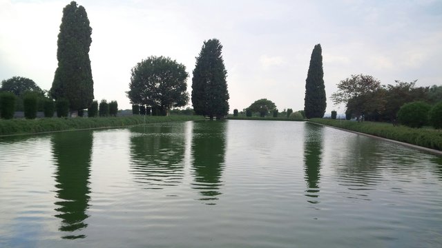 riflessi sull'acqua