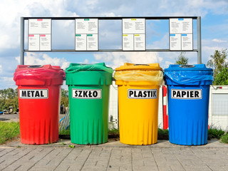 Color coded trash bins for waste segregation described in languages: Polish, English and German