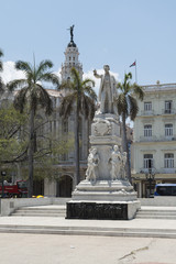  Kuba, Havanna, im Zentrum der " Parque Central ", Statue von Jose Marti.