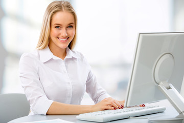 Fototapeta premium Young business woman using computer at office