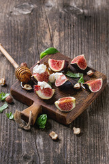 Figs with ricotta and honey