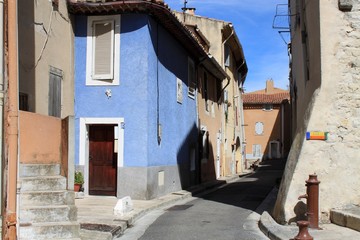 Fototapeta na wymiar Rue Gachiou à Aubagne en Provence 