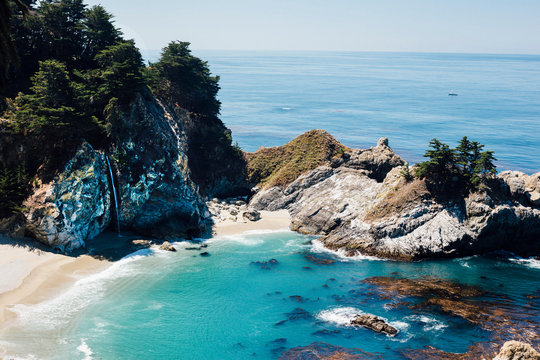Elevated view of McWay Falls on coast, Julia Pfeiffer Burns State Park , Big Sur, California, USA