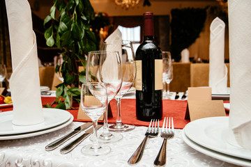 Table setting and vine