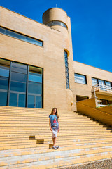 Fillette dans les escaliers de la Villa Cavrois, &agrave; Croix