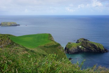Landschaft um Carrick-a-Rede - Rope Bridge / Nordirland