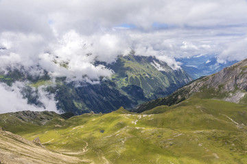 Fototapeta premium Wolken über den Gipfeln