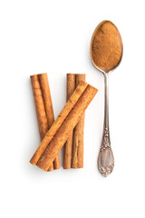 Cinnamon sticks and ground cinnamon.