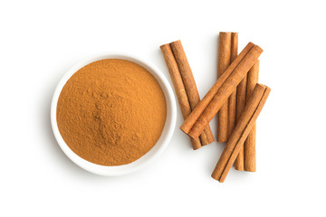 Cinnamon sticks and ground cinnamon.