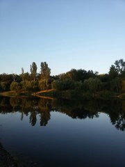 Fototapeta na wymiar Зеркальное озеро
