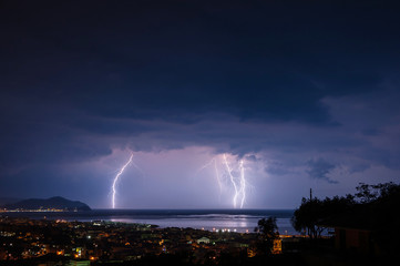Naklejka na ściany i meble Tempesta di fulmini sul Golfo del Tigullio - Liguria