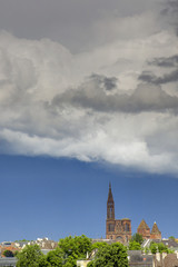 Cathédrale de Strasbourg sous un nuage