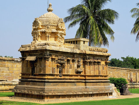 Sample of ancient South Indian architecture - wall and dome of the ancient Shiva temple, part of the complex Brihadeshwara Temple of X century, Thanjavur, India.