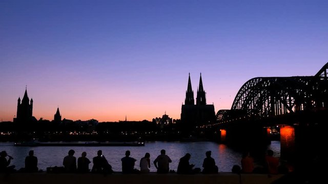 Romantic evening outing at the new River Promenade in Cologne with Cathedral and Bridge