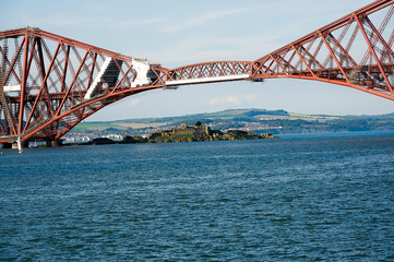 Obraz premium The Forth Rail Bridge crossing between Fife and Edinburgh, Scotland