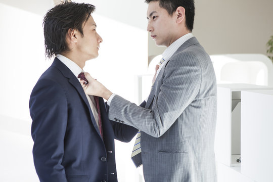 Businessmen are fights in the office