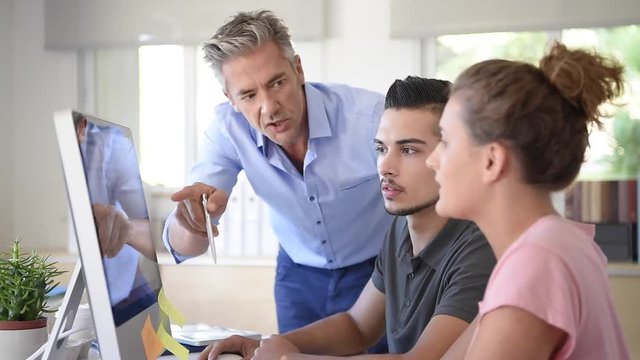 Students in business class with trainer