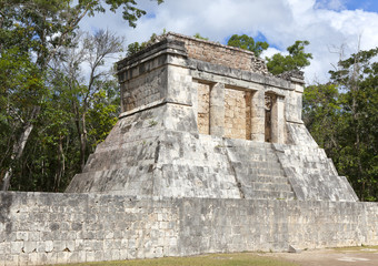 Fototapeta na wymiar Chichen Itza pyramid, Yucatan, Mexico