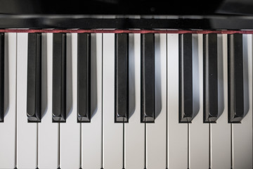 Naklejka premium Black and white keyboard on up right piano