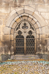 Altes gotisches Kirchenfenster