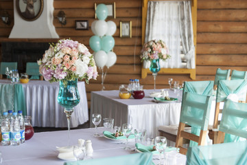 Украшение ресторана цветами