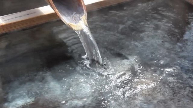 日本の露天風呂温泉のイメージ