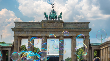 Soap bubbles in fron of the Brandenburger Gate in Berlin © lakkot