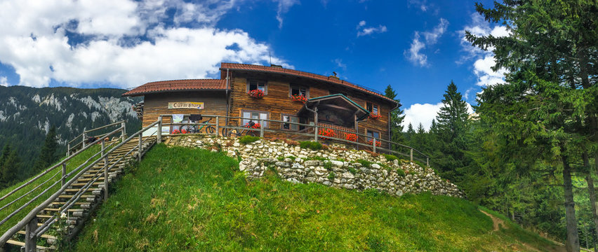 Cottage refuge Curmatura in Piatra Craiului,  in Zarnesti, Romania