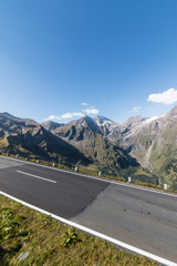 Naklejka premium Großglockner Hochalpenstraße im Herbst