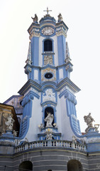 Fototapeta na wymiar Turm des Stiftes Dürnstein, Westfassade