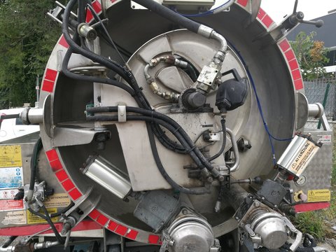 detail of the truck purging sewers