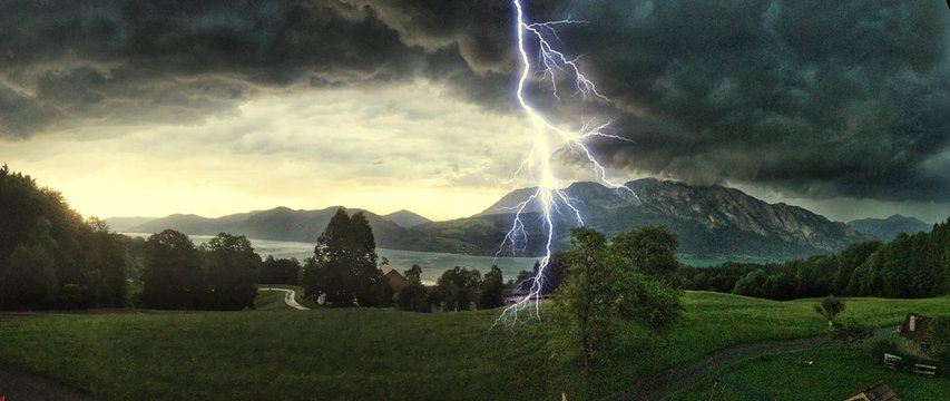 Gewitter &uuml;ber dem Attersee, Salzburger Land &Ouml;sterreich